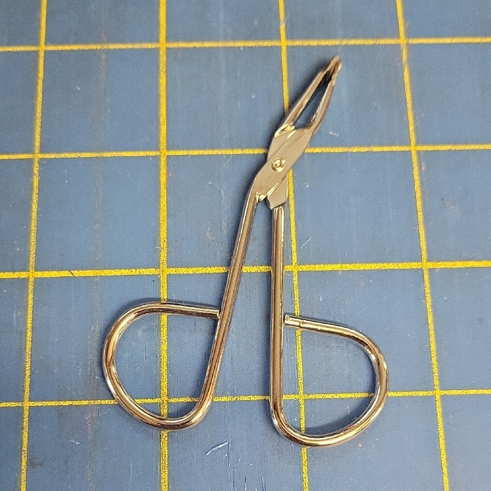 Scissors Shaped Eyebrow Flat Tip Tweezers Hair Plucker w Slanted Tip New